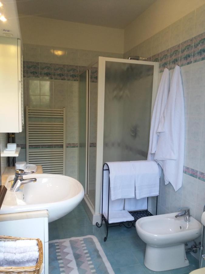 Casa Intignano - Camera Con Bagno E Portico Vista Lago Tremezzo Exteriör bild